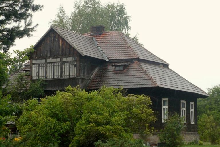 Przewodnik turystyczny po szlaku architektury drewnianej w powiecie skarżyskim